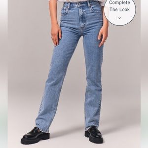 Abercrombie 90s Straight Leg Ultra High Rise in Medium wash, Length Regular